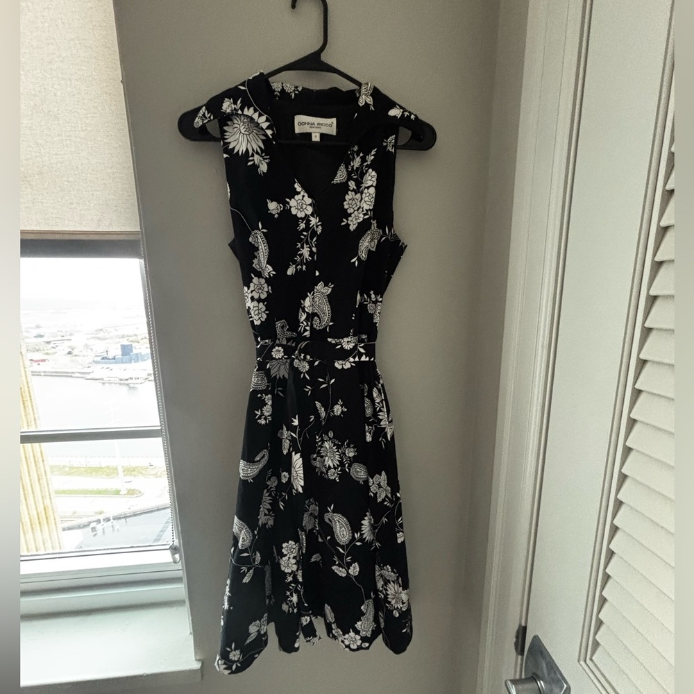 Donna Ricco Black and White Floral Midi Dress